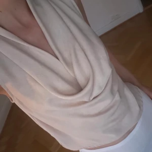 Topp Zara beige - Begie topp från zara Passar till alla tillfällen🌸💃🏼👩‍💼