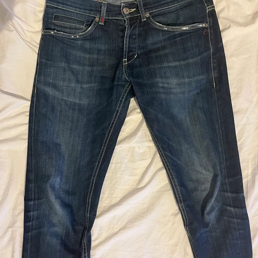 Dondup jeans storlek 31/30 inga fel nästan helt nya. Jeans & Byxor.