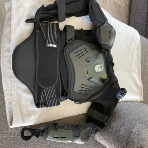 Raven skydd - Raven skydd stl S helt nytt