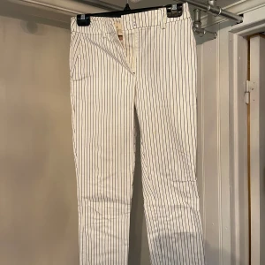 Kostymbyxor  - Stretchiga kostymbyxor från hm i storlek 34