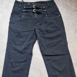  2000's Y2K MISS SIXTY JEANS - Inte alls använda. Prislappen sister fortfarande på Kan skicka fler bilder!  Nypris 1195kr. Pris kan diskuteras 
