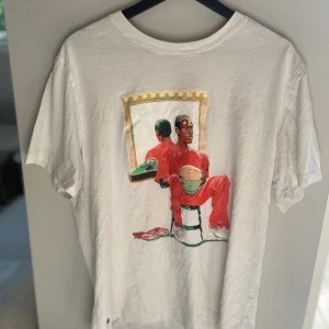 Nike Jordan T-shirt - Nike Jordan t shirt med tryck i storlek L, i bra skick och knappt använd. Köpt för 500kr men säljer för 150kr, pris kan även diskuteras