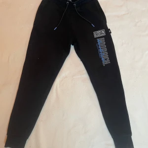 Hoodrich byxor - Feta Hoodrich byxor. Priset kan diskuteras 