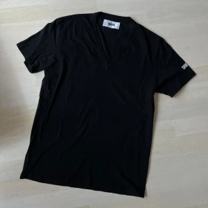 Grifoni tshirt - Säljer denna as coola tshirt från grifoni i nyskick! Storlek: S, men skulle säga att den passar S-M. Köpt för 1800kr på United Fashion! 