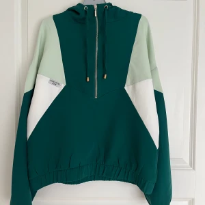 Retro hoodie  - Cool retro hoodie som är perfekt för sommarn!!