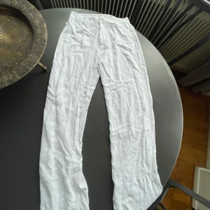 Linnebyxor vita st 36😍 - Perfekta linnebyxor nu till sommaren ifårn panos emporio ny pris 699 använder inte för de är för korta på mig