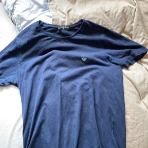 2st Armani T-shirts perfekta till sommaren men passar tyvärr inte mig🌟🙌🏽🙌🏽🙌🏽