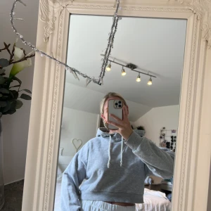 Cropped hoodie - Perfect condition. A bit cropped 