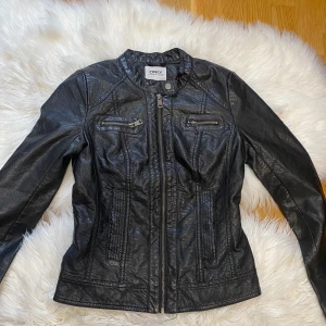 Skinnjacka  - Ny aldrig använd skinnjacka