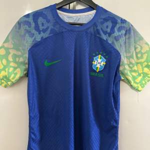 Hej säljer min brazilt-shirt Qatar world cup