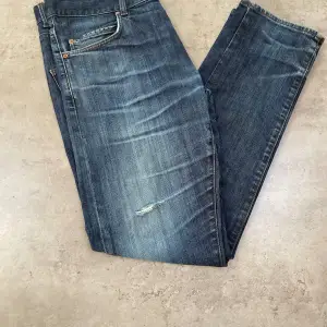 Ett par Oscar Jacobsson jeans i skick 9/10  W: 33 L: 30 Nypris: 1800 kr  Vårt pris: 549 kr  