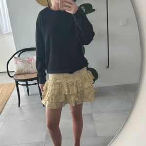 Gul kjol - Jättesöt gul kjol, knappt använd och i super fint skick