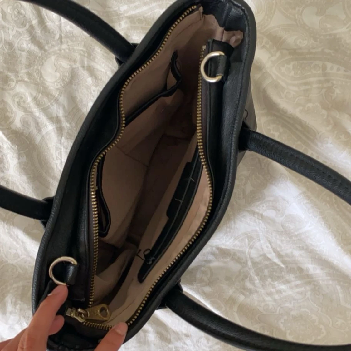 Svart väska  - 91