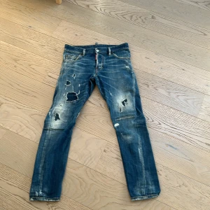 Dsquared2 jeans - Ett par Dsquard2 Jeans Bra skick