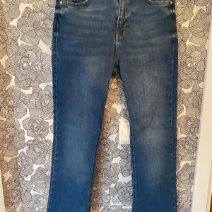 Jeans - Jeans bootcut. Storlek är m men sitter som s.