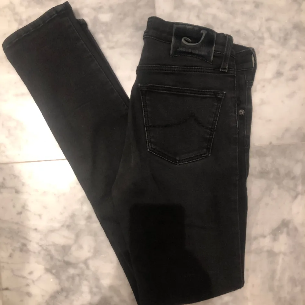 Säljer dessa tvär feta Jacob Cohen jeans. Storlek 28, modellen är 175 cm. Nypris: 5400kr säljer för endast 1199kr! Hör av er vid eventuella frågor!. Jeans & Byxor.