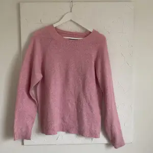 Så fina rosa stickad tröja från Veromoda