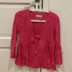 Mycket fin rosa blus från Odd Molly - Mycket fin cerise , nästan aldrig använd blus från Odd Molly. 100% bomull