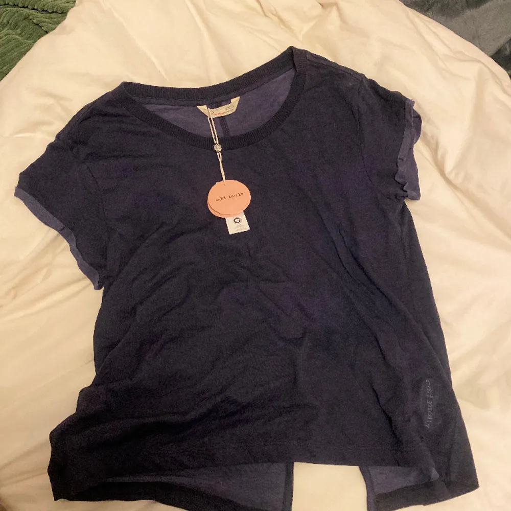 Trendig odd Molly tröja som är tunn i materialet sonlige genomskinlig, jättefin . T-shirts.