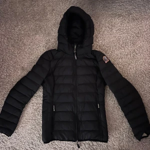 Parajumper dunjacka - Skick som ny, sparsamt använd  Pris kan diskuteras  Nypris 6000kr