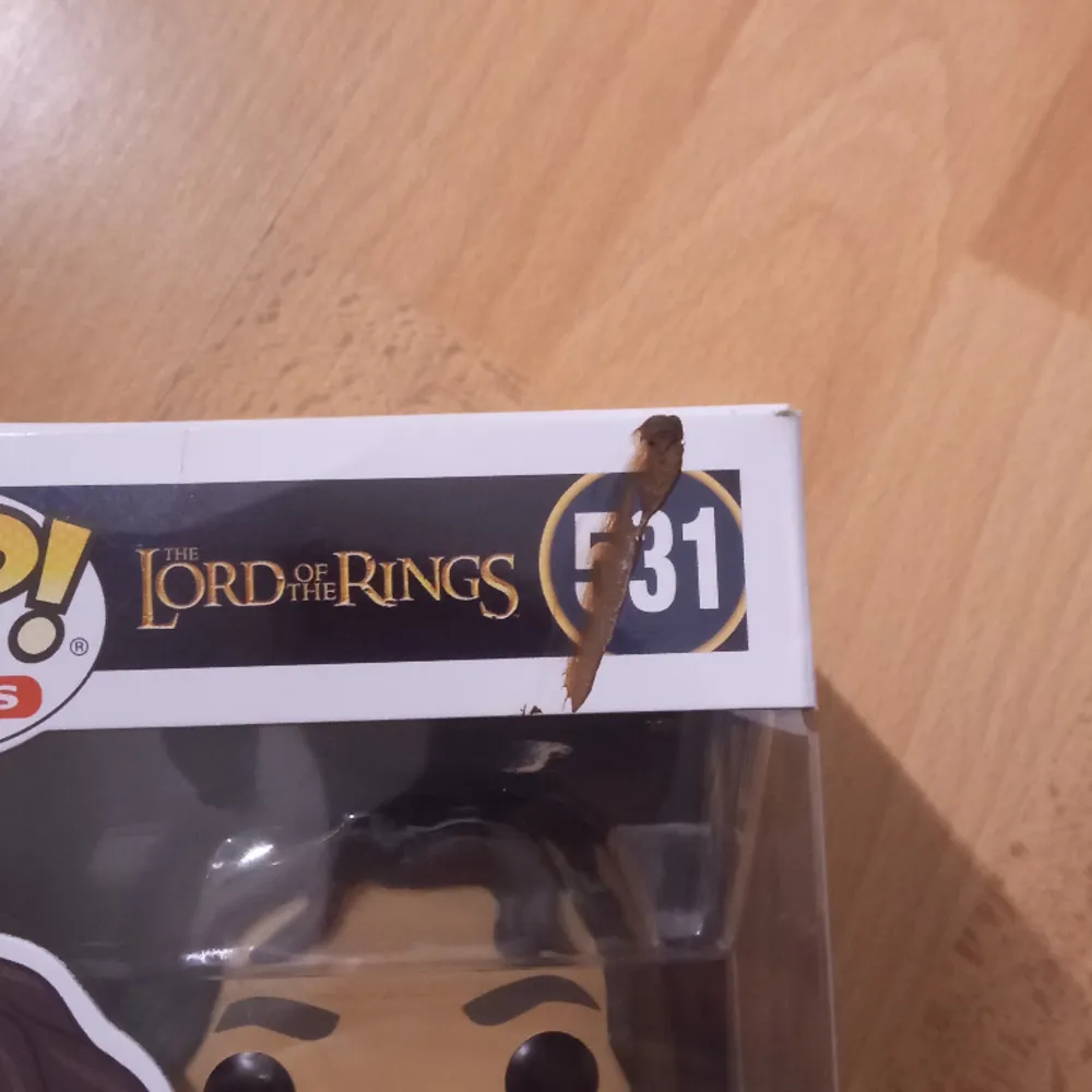 Aragorn (Lord of the Rings) Pop figur med låda! Lådan har lite färg på sig (bild 2). . Övrigt.