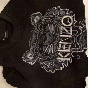 Kenzo hoodie - Fint skick, finns i storlek S och även M S strl använd cirka 5 gånger M strl använd cirka 10 gånger