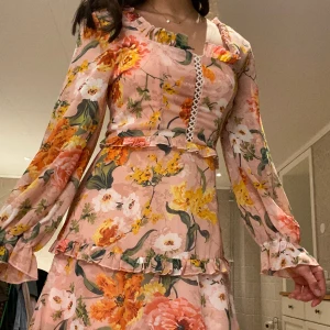 Missguided klänning - Säljer denna fina missguided klänning i storlek 38 (S-M) för 80 kr. Den är använd några gånger men i fint skick! 