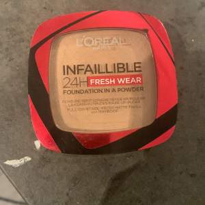 Säljer nu min helt nya foundation in powder från Loreal Paris då det är fel färg för mig. De är helt oanvänd och är köpt för bara någon dag sen.