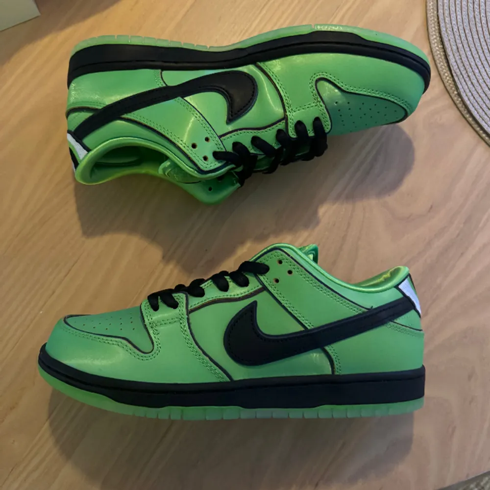 Helt nya med box, köpta på nike SNKRS. Skor.