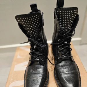 Zara boots stl.38 - Använda 1 gång 