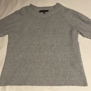 Veromoda tröja - Säljer denna superfina tröja från veromoda i strl M. Sitter som s och är jättefin och gosig nu till vinter. Säljer för ett bra pris och skriv angående frågor. Ord pris är 249kr