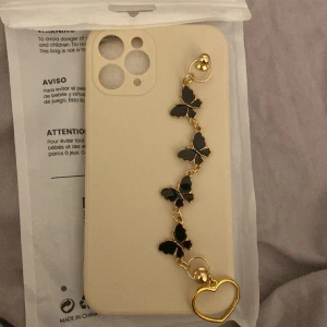 Mobilskal , 11 pro  - Jag säljer min fina skal pga av jag beställde fel storlek. Den är oanvänd!