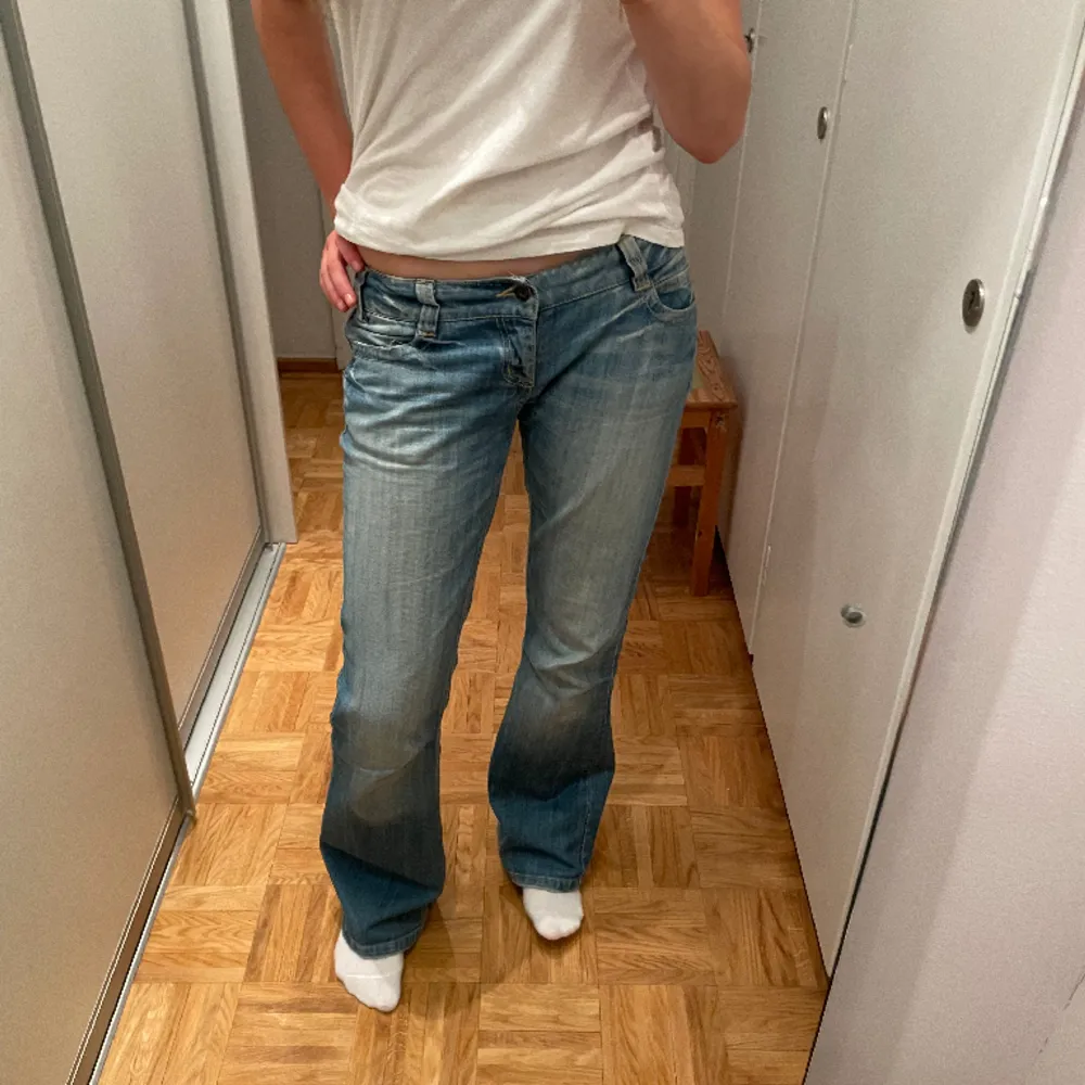 Mina favorit jeans från ONLY, lowwaisted och flare💗. Jeans & Byxor.