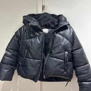 Jacka - Super snygg och puffig vinterjacka i storlek M