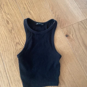 Zara topp - Svart crop top 