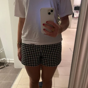Zara shorts - Super snygga shorts från Zara. Helt oanvända. Köparen står för frakten 💝