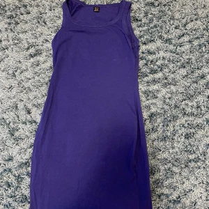 Blå miniklänning - Endast använd några gånger Tajt men bekväm