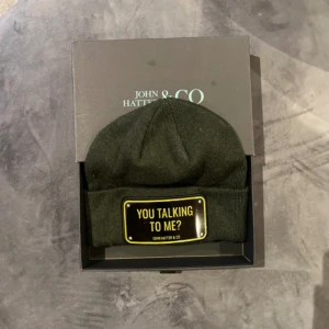 Mössa - Oanvänd mössa från från John hatter. Nypris 1000 kr