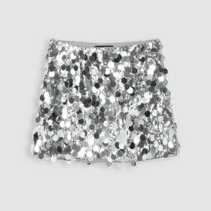 Paljettkjol  - Silvrig paljettkjol från Cider. Helt ny med prislapp kvar! Storlek 36🤍