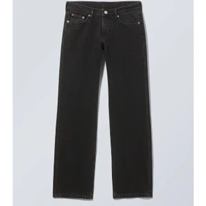 Weekday lågmidjade jeans - Lågmidjade jeans från weekday som är använda ett fåtal gånger. Storlek W29, L34, jag är 172 lång. Nypris 590kr, hör gärna av dig vid andra frågor:)