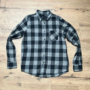 Långärmad skjorta - Flanellskjorta från lager 157. Aldrig använd. 