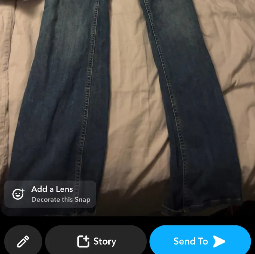 hej! Säljer dessa ass snygga jeans från Zara. Köptes 2022 och är knappt använda då det är för långa på mig. . Jeans & Byxor.