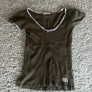 odd molly t-shirt  - jättefin och unik od-molly t-shirt i jättebra skick!