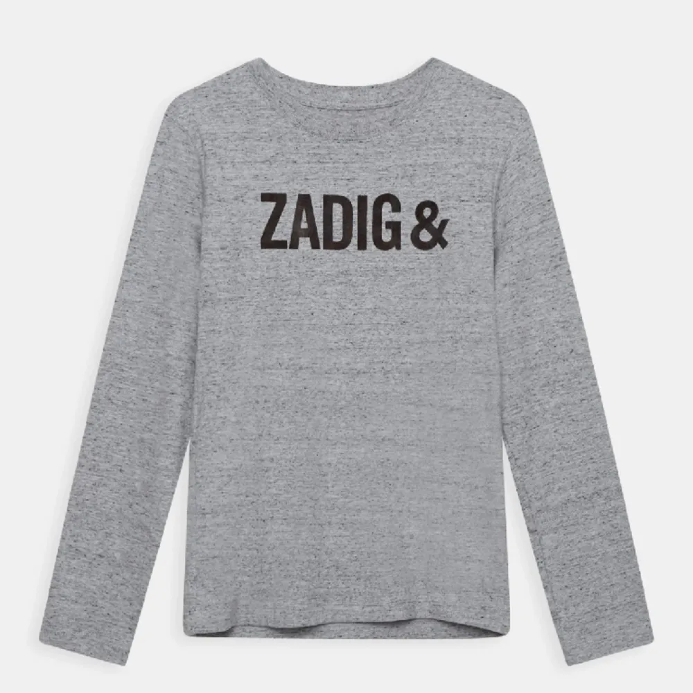 Säljer min jätte fina Zadig & Voltaire tröja pågrund av att den inte kommer till användning längre 💓 använd få tal gånger! ! Tryck INTE på köp nu ! Nypris 619 kr !. Tröjor & Koftor.