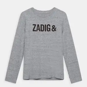 Säljer min jätte fina Zadig & Voltaire tröja pågrund av att den inte kommer till användning längre 💓 använd få tal gånger! ! Tryck INTE på köp nu ! Nypris 619 kr !