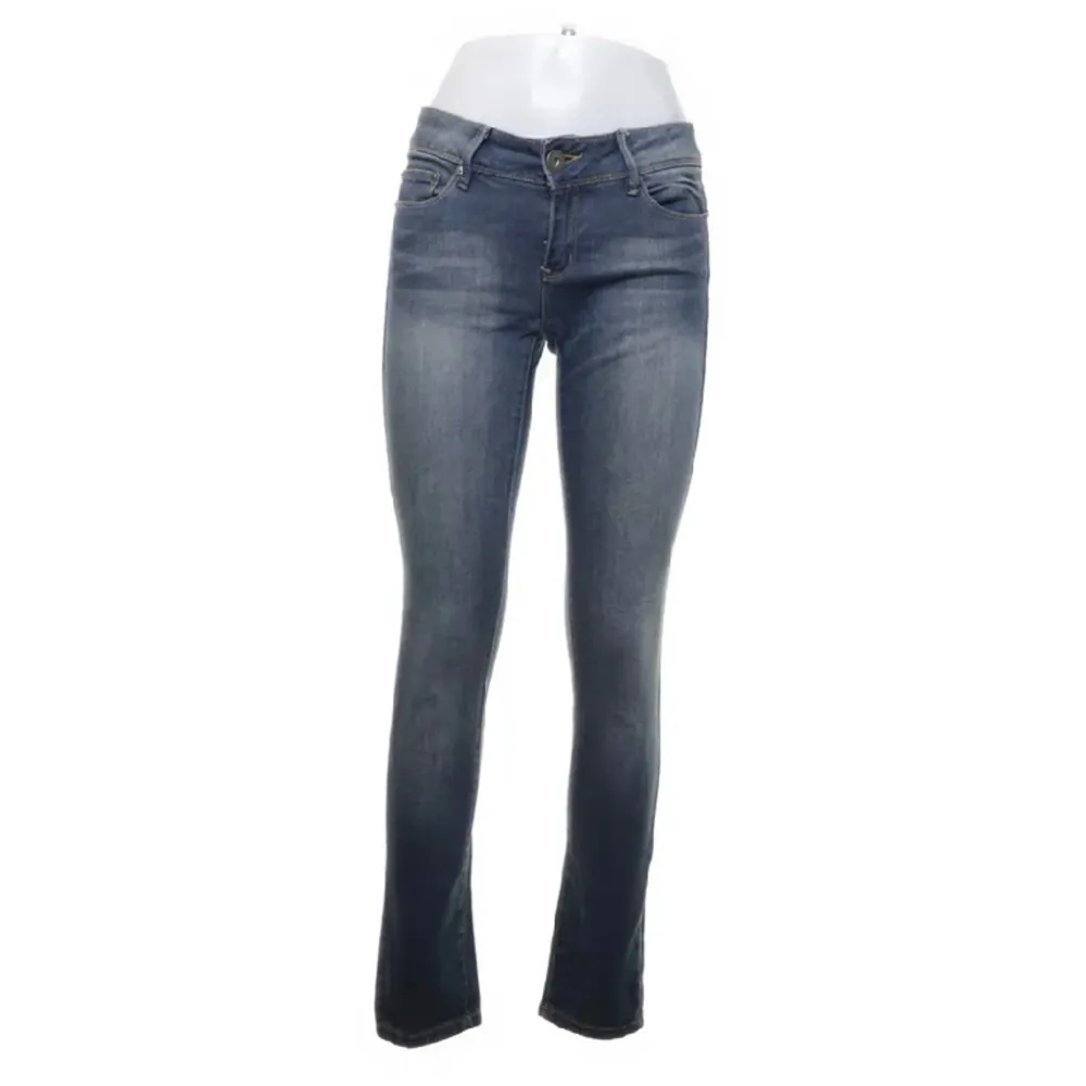 Jättefina jeans köpta på sellpy ❤️ fick hem nyss så har aldrig använt de! Lågmidjade. Jeans & Byxor.