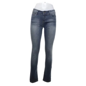 Lågmidjade jeans - Jättefina jeans köpta på sellpy ❤️ fick hem nyss så har aldrig använt de! Lågmidjade
