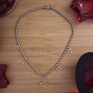 ☆ Superfint stjärnhalsband☆ - ☆ Frakten kostar 36kr (två frimärken) ☆ Samfraktar gärna ☆