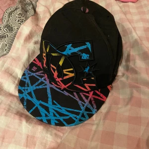 DC keps - DC keps från 2010 58.7 cm Skriv dm för frågor eller om du vill köpa