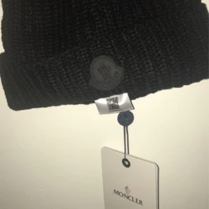 Moncler mössa - Onesize